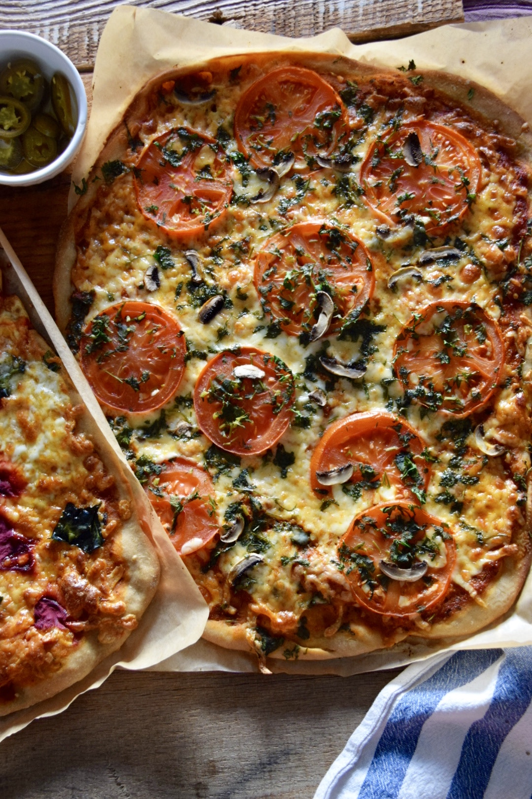 healthy tomato mushroom pizza 