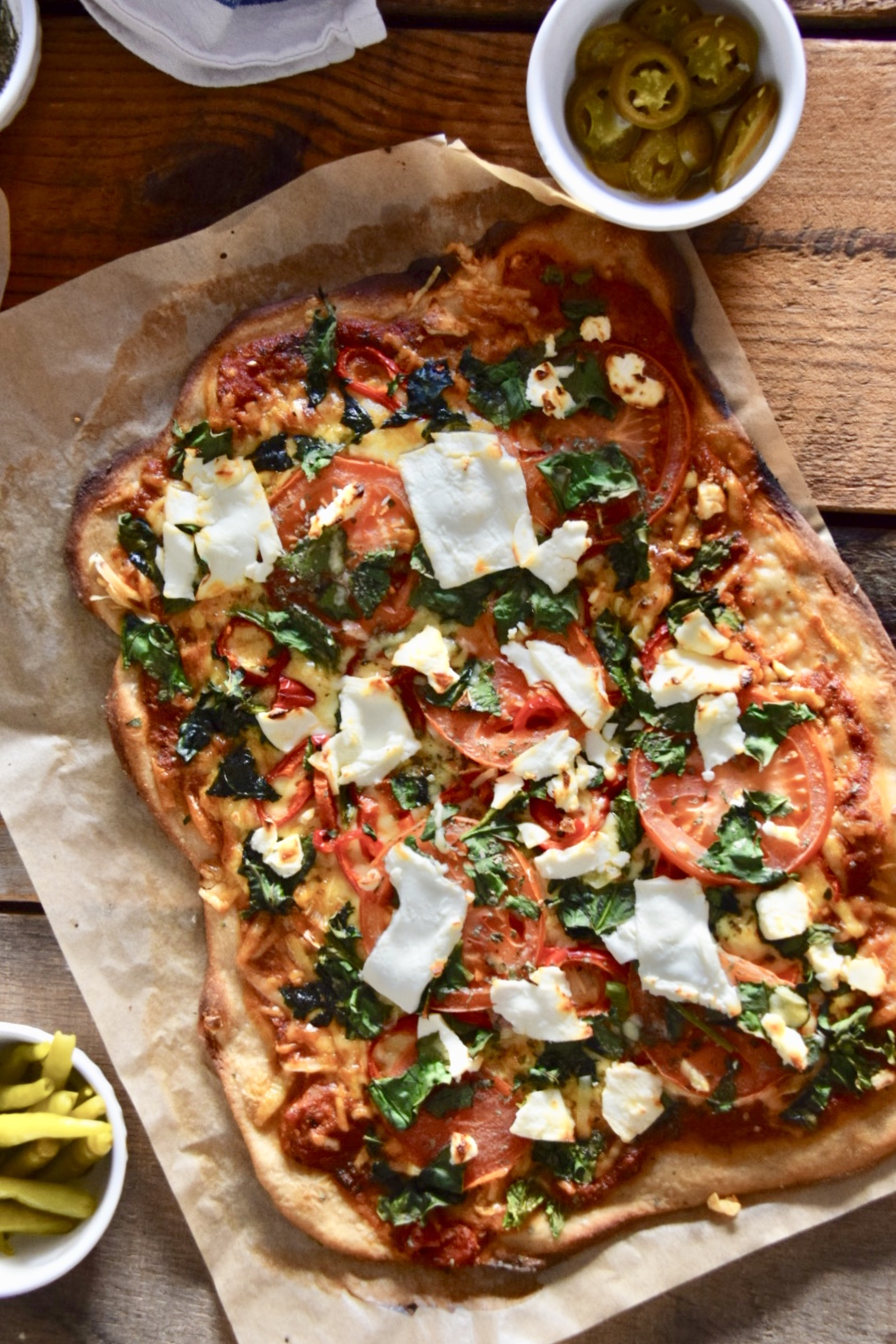 marinara pizza with cheese, tomatoes, and herbs