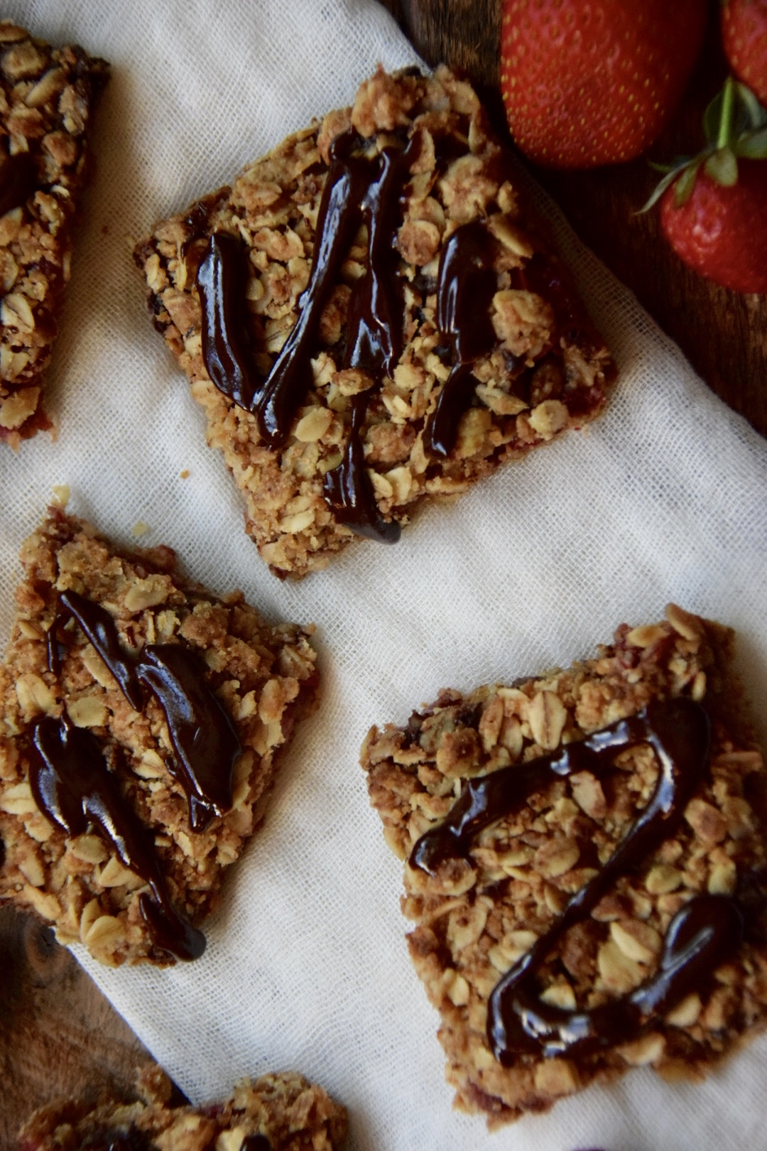 healthy strawberry oatmeal bars